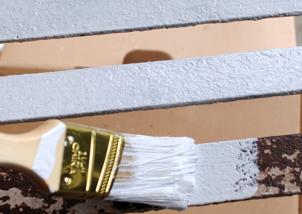 Painting bench with white Paint