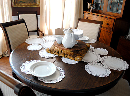 How to Make a Paper Doily Table Runner! - The Graphics Fairy