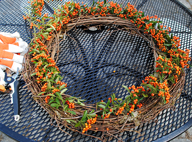 Make a pyracantha berries Wreath