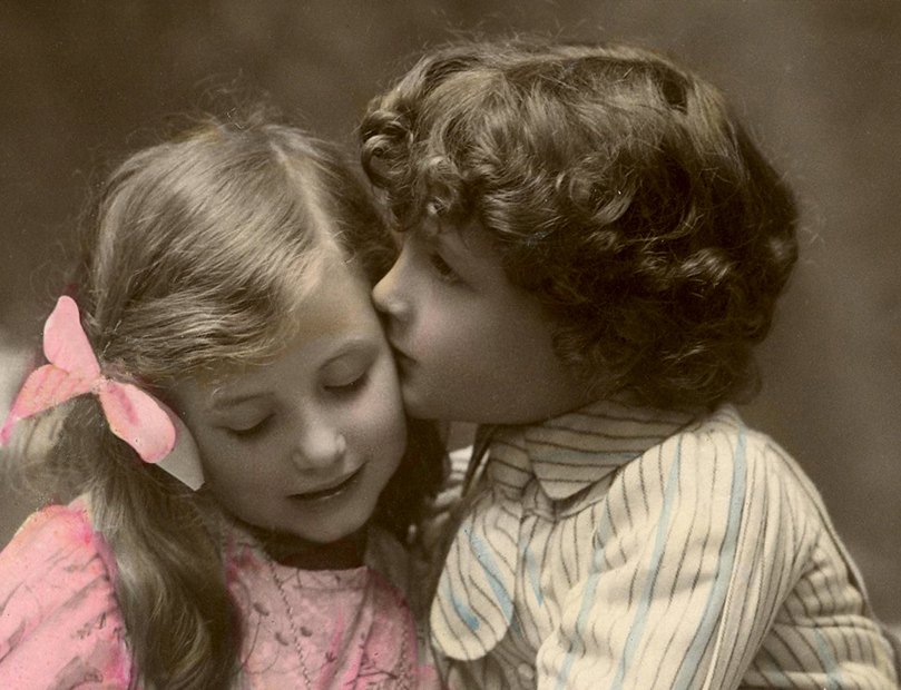 Sweet Kiss Image - Old Photo - The Graphics Fairy