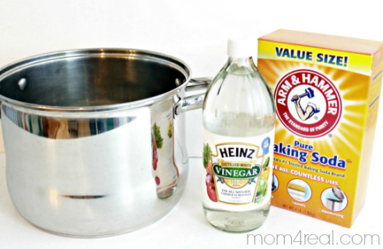 Unclog Drains Naturally with Baking Soda and Vinegar - Mom 4 Real