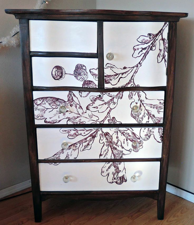 Oakleaf painted dresser