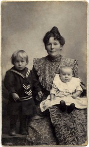 5 Vintage Photos Mothers Children! - The Graphics Fairy