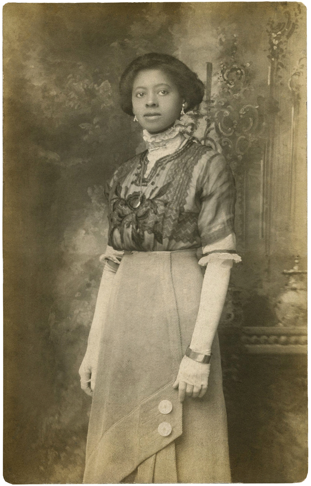 Beautiful Black Edwardian Lady - Rare Old Photo! - The