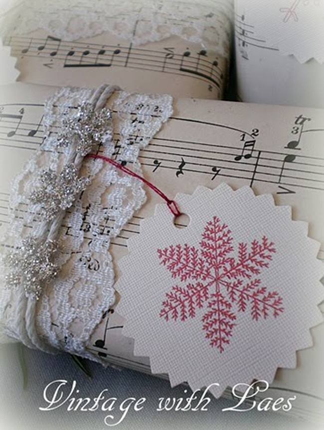 08 - Vintage with Laces - Snowflake Ornament