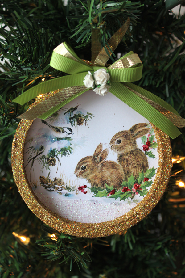 How to Make Embroidery Hoop Christmas Ornaments 