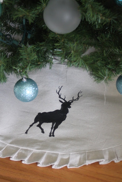 DIY reindeer tree skirt