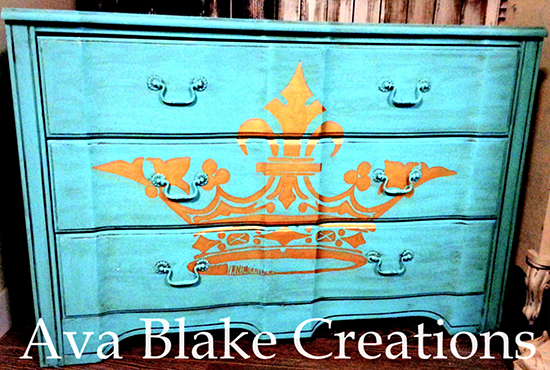 15 - Ava Blake Creations - Crown Dresser