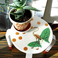 Flamingo table with plant