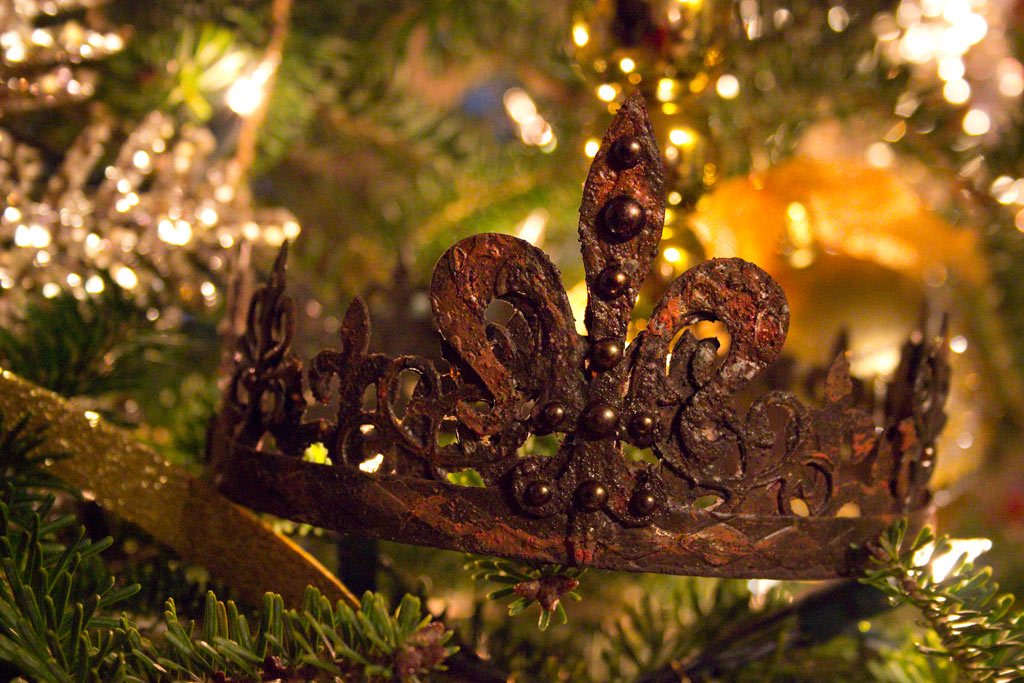 Cardboard crown as Christmas tree ornament