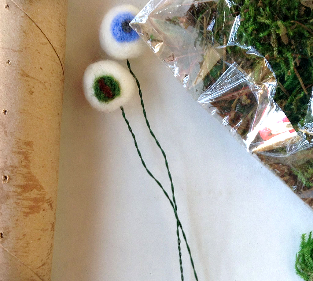 Make Felted Wool Eyeballs and Display - Fun Halloween Craft! - The Graphics  Fairy