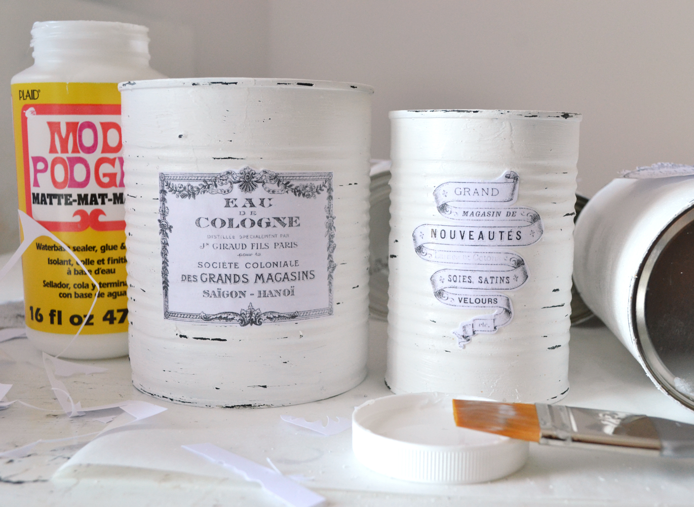DIY Vintage French Recycled Tin Cans & free printable - by Dreams Factory for The Graphics Fairy #vintage #French #freeprintable #frenchephemera #frenchtypography #diy