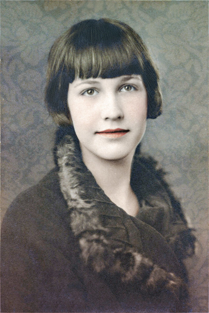 Using Photoshop Elements to colorize a vintage photo of a woman