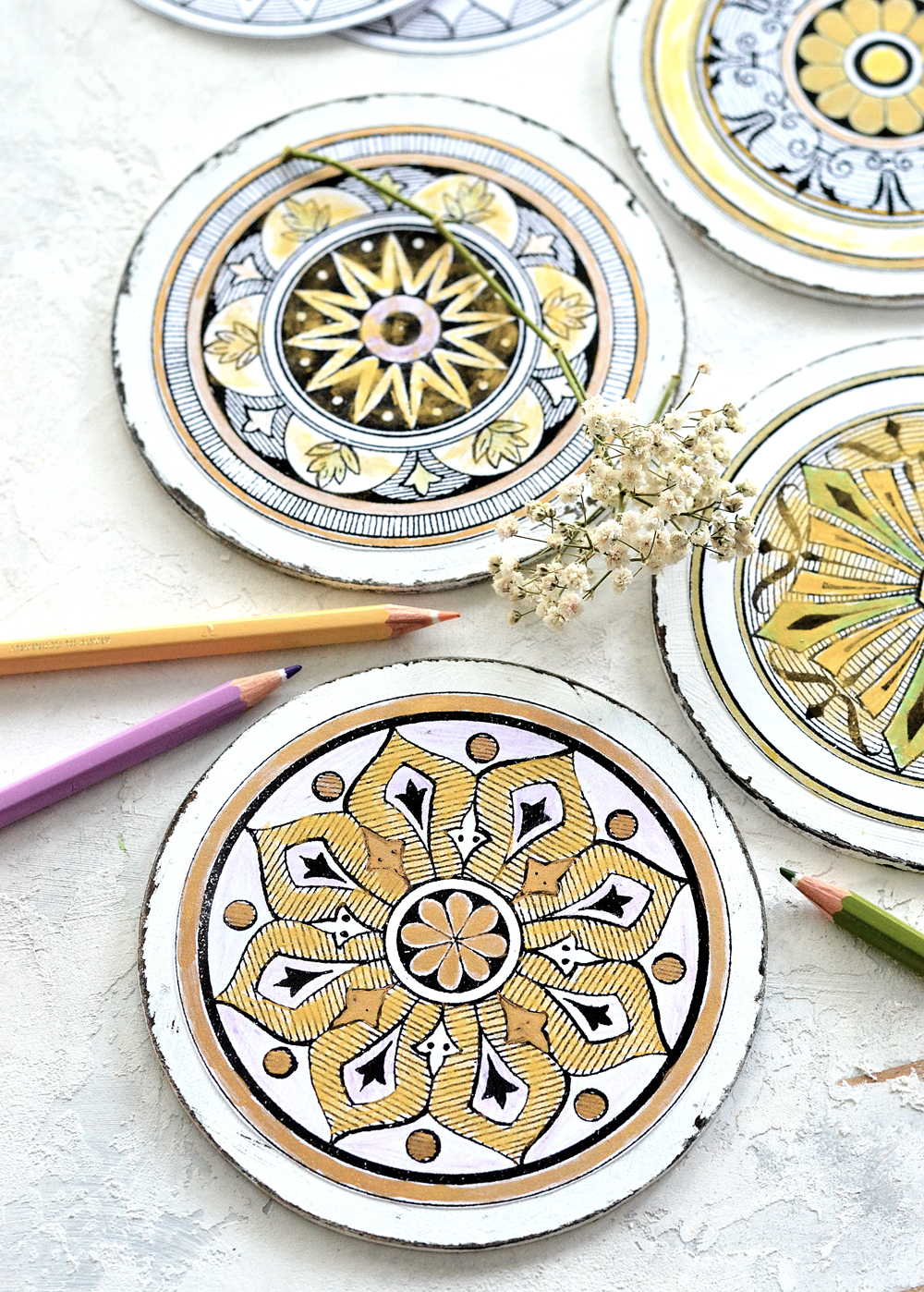 DIY Antique Adult Coloring Medallions & free printable!