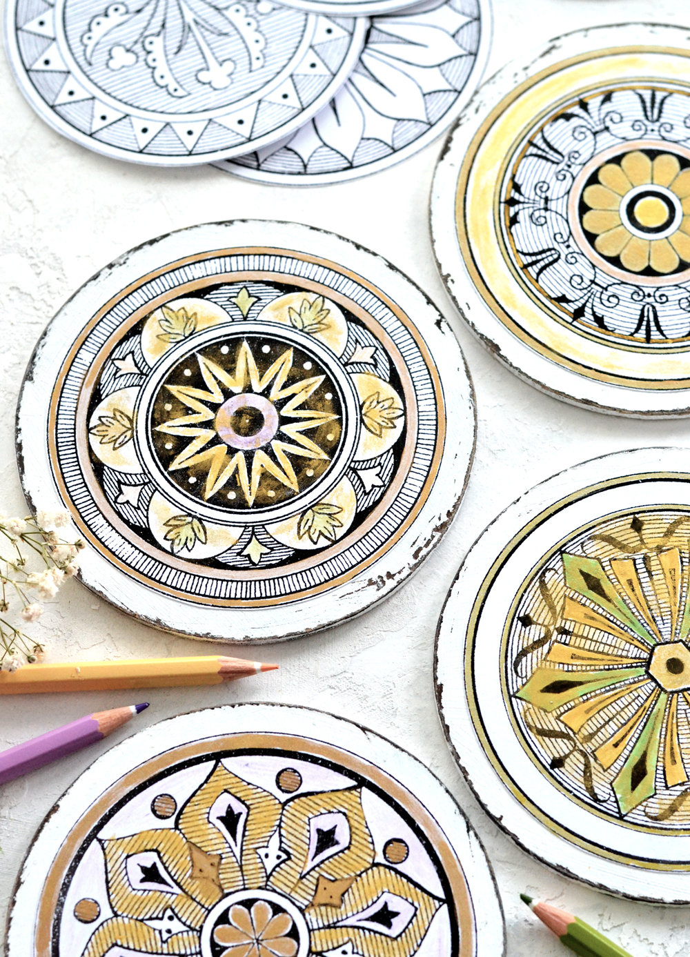 Download DIY Antique Adult Coloring Medallions & free printable!