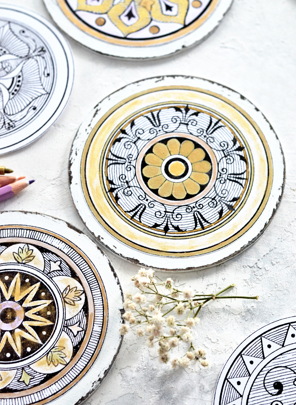 DIY Antique Adult Coloring Medallions & free printable!