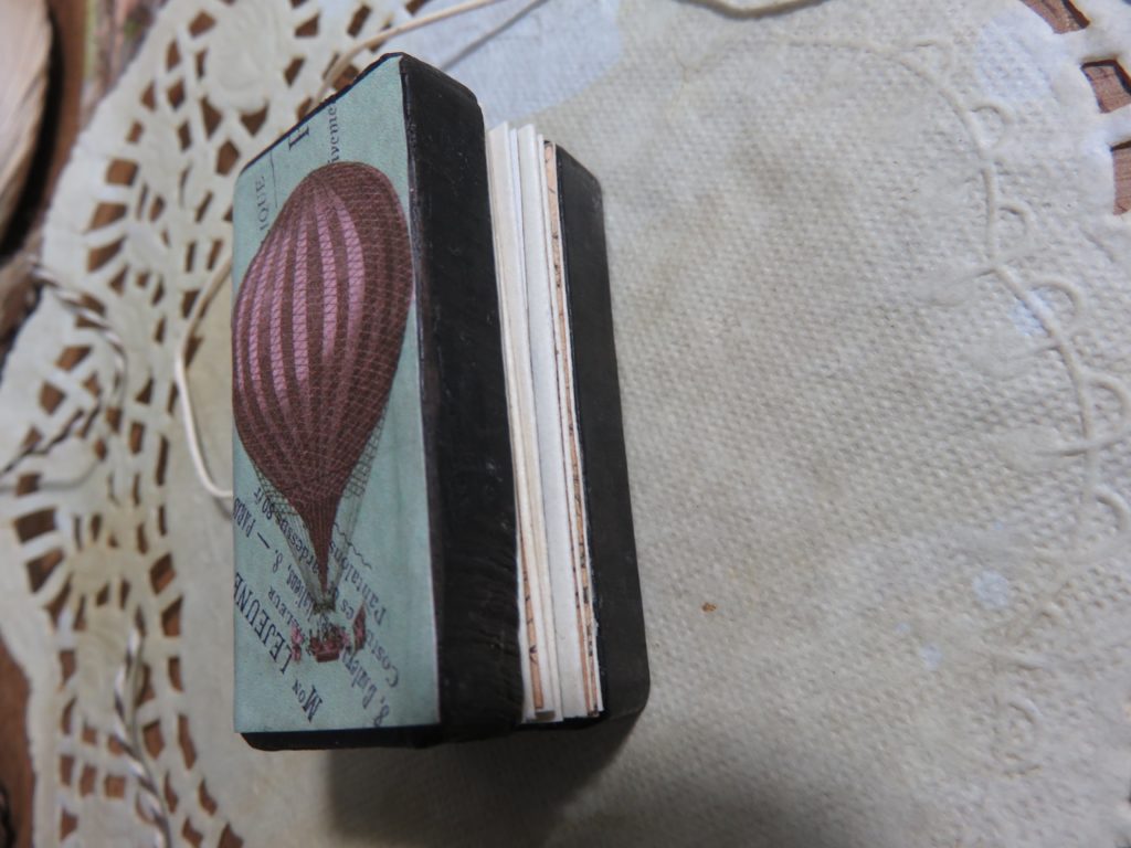 domino book with balloon