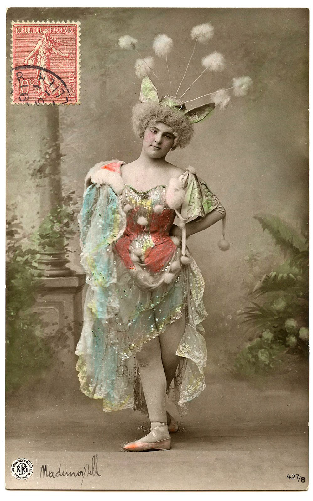 vintage burlesque dancer