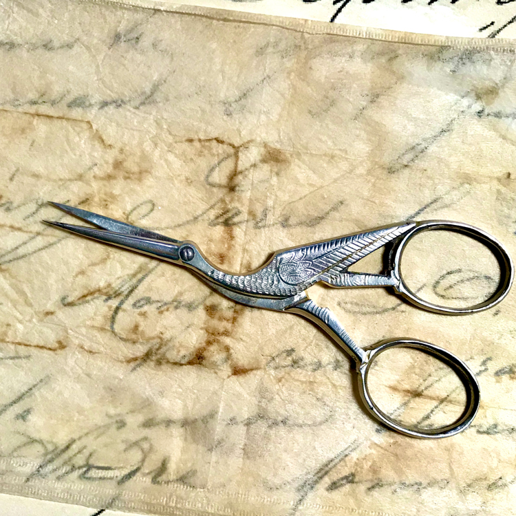 Best Craft Scissors - A Comprehensive Guide! - The Graphics Fairy