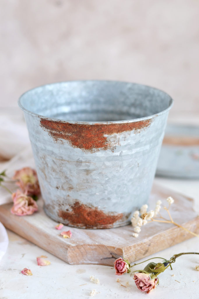 DIY Faux Rusted Zinc Pots