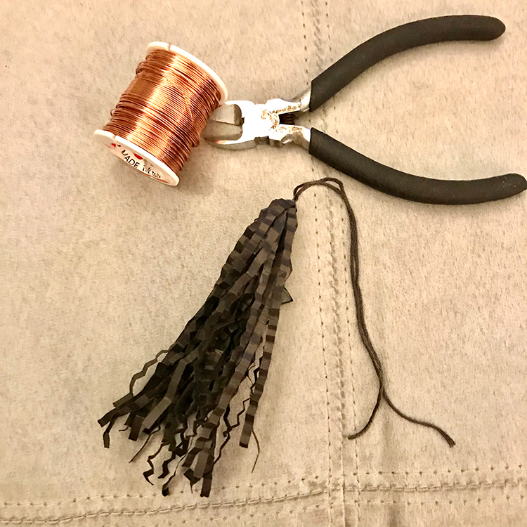 Multiple Small Tassel tutorial / Making matching mini tassels the easy way!  