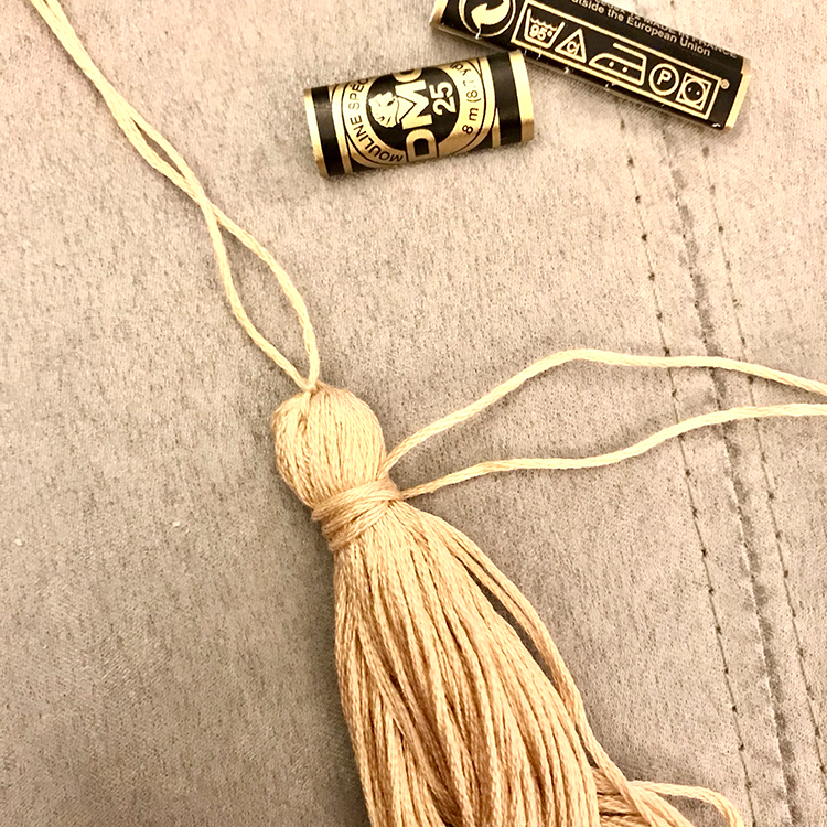 How to Make Tassels - Mini fun! - The Graphics Fairy