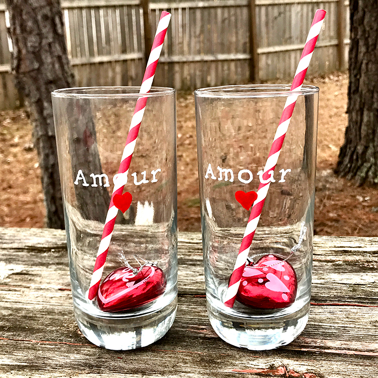 Romantic Amour Drinking Glasses with Straws