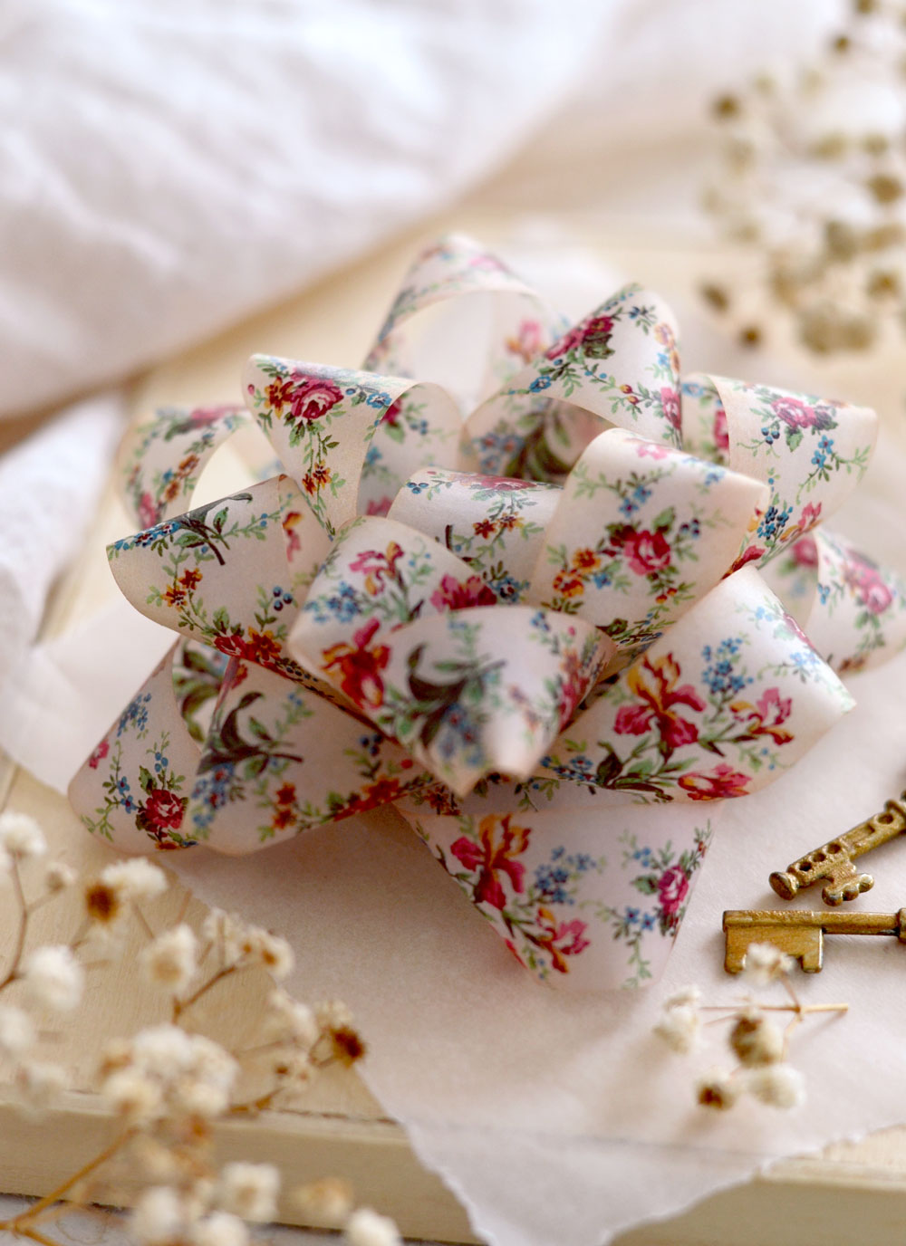 DIY Wrapping Paper bow