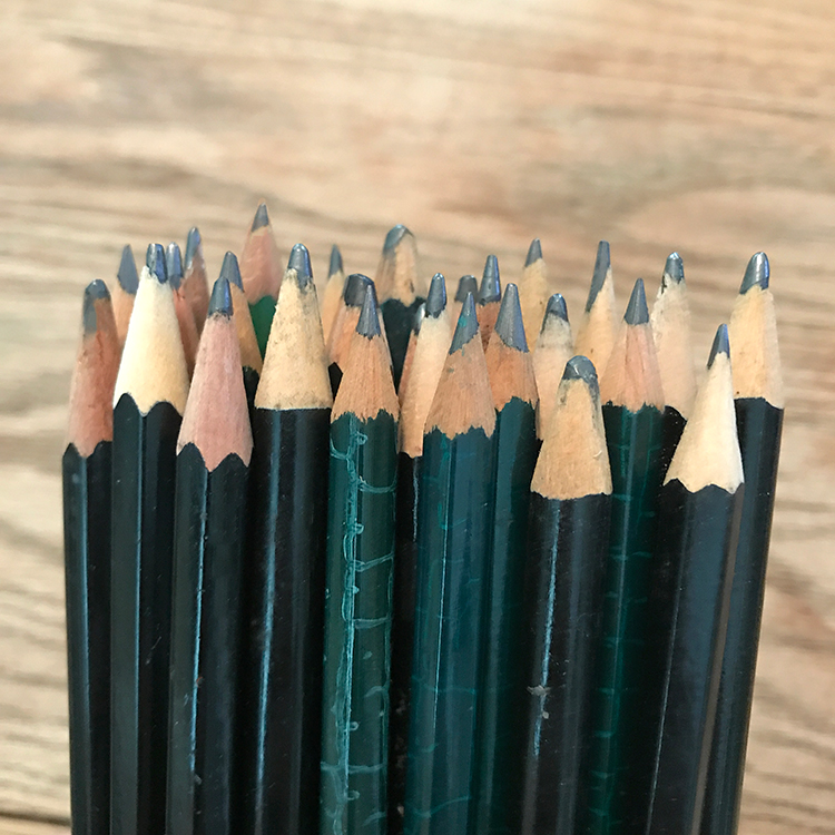 A Reference Guide to Graphite Sketching Pencils