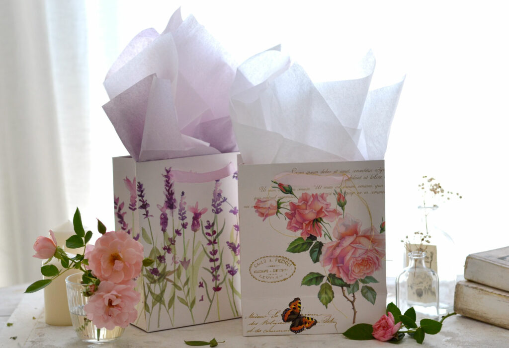 How To Put Tissue Paper In A Gift Bag The Graphics Fairy   How To Fill A Bag With Tissue 127 1024x701 