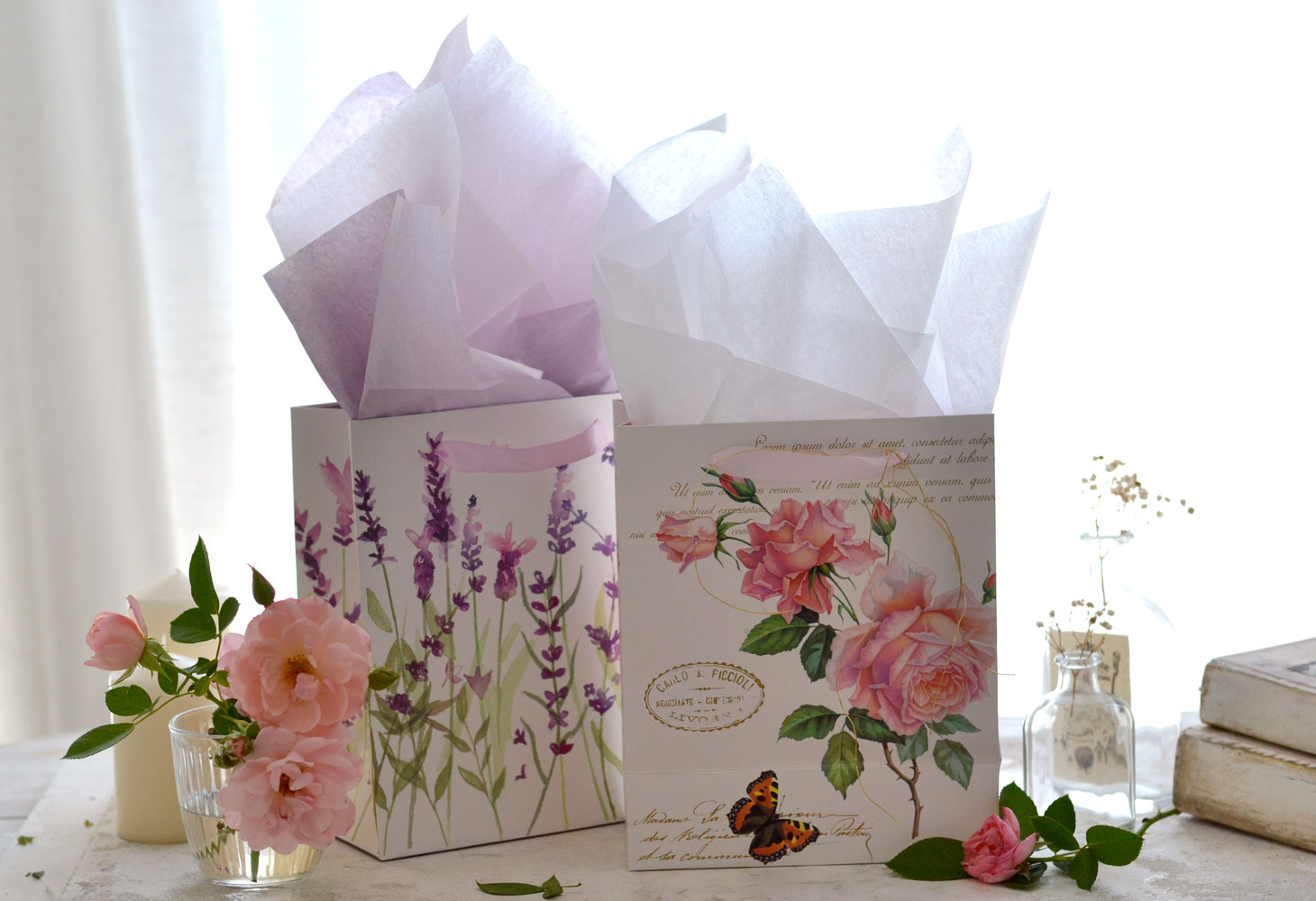 How to Put Tissue Paper in a Gift Bag: 15 Steps (with Pictures)