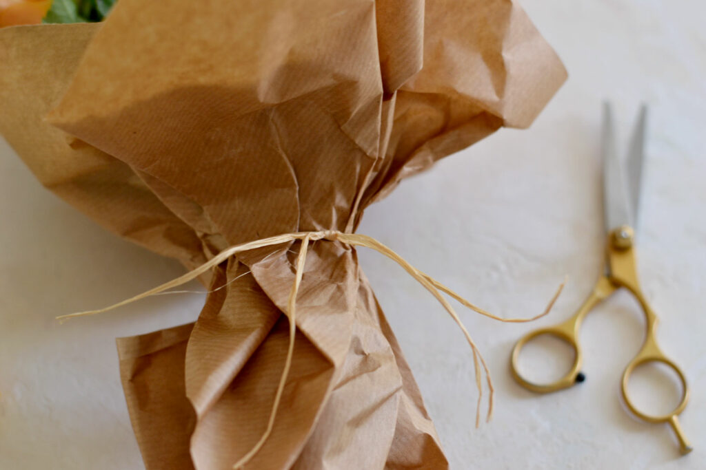 How To Wrap Flowers In Brown Paper The Graphics Fairy   Wrap Flowers In Brown Paper 34 1024x683 