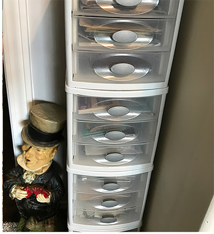 plastic drawers unit