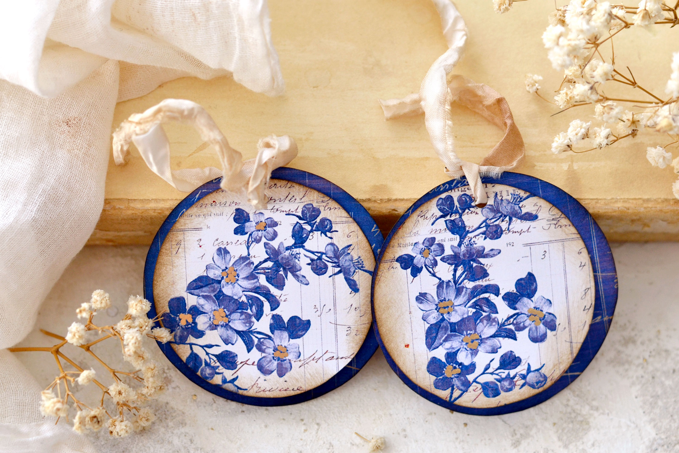 delft blue round tags