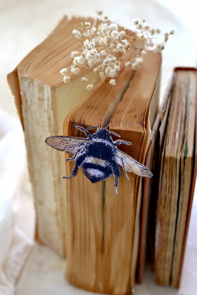 oversized bee bookmark