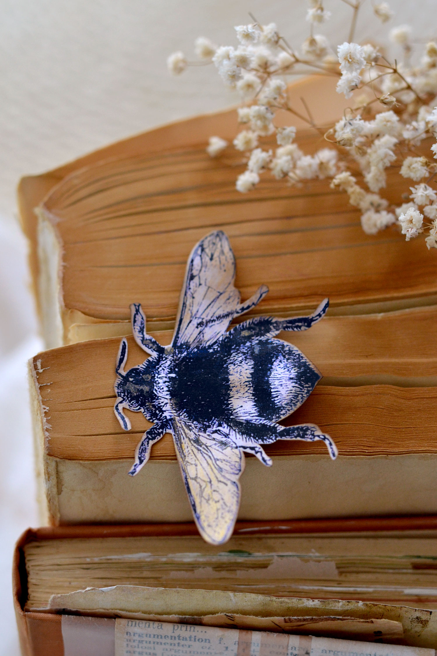 bee bookmark with gold touches