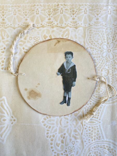 Round card with picture of a child and ribbons attached