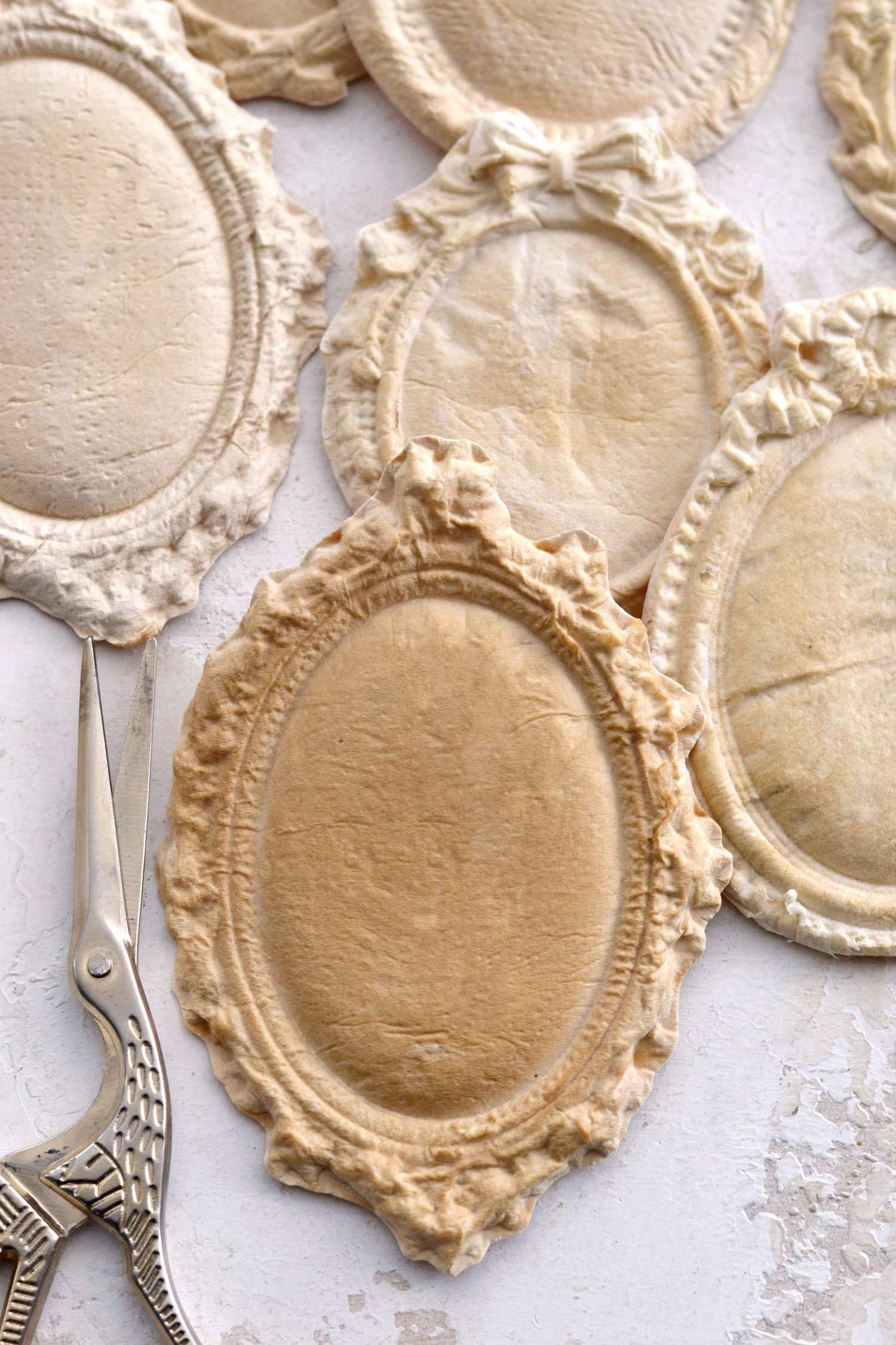 paper casts in different shades