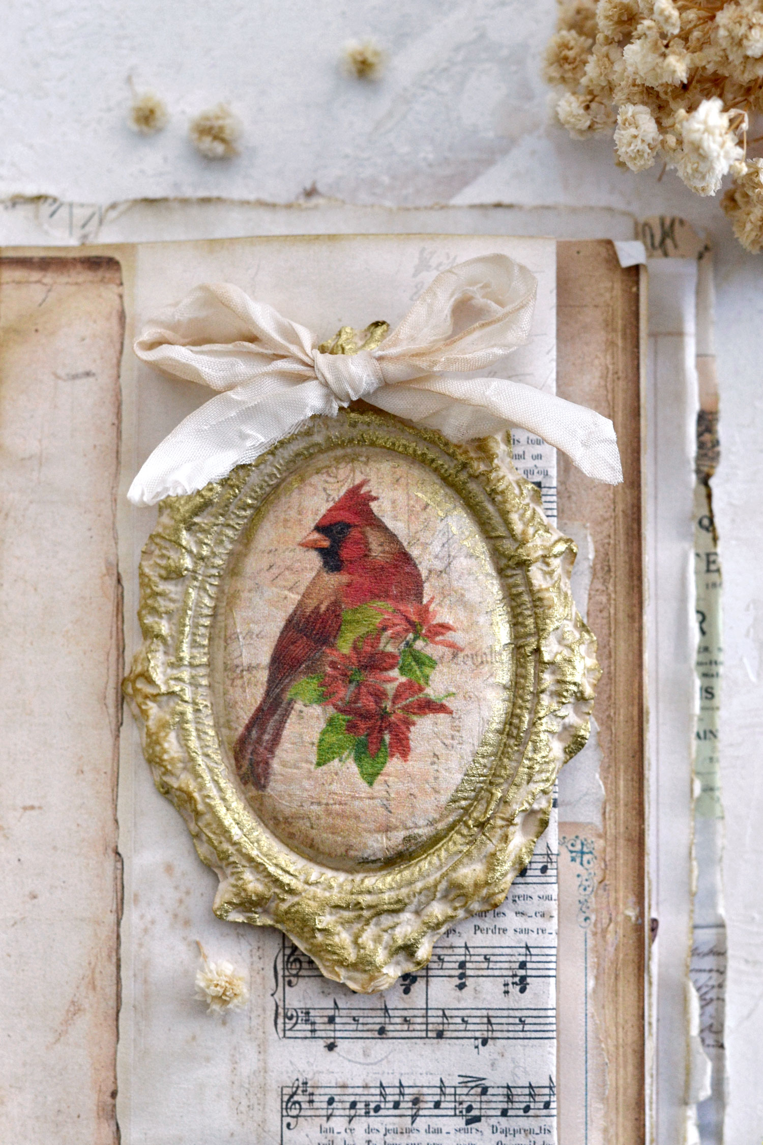 DIY Christmas bird paper ornament for your junk journal