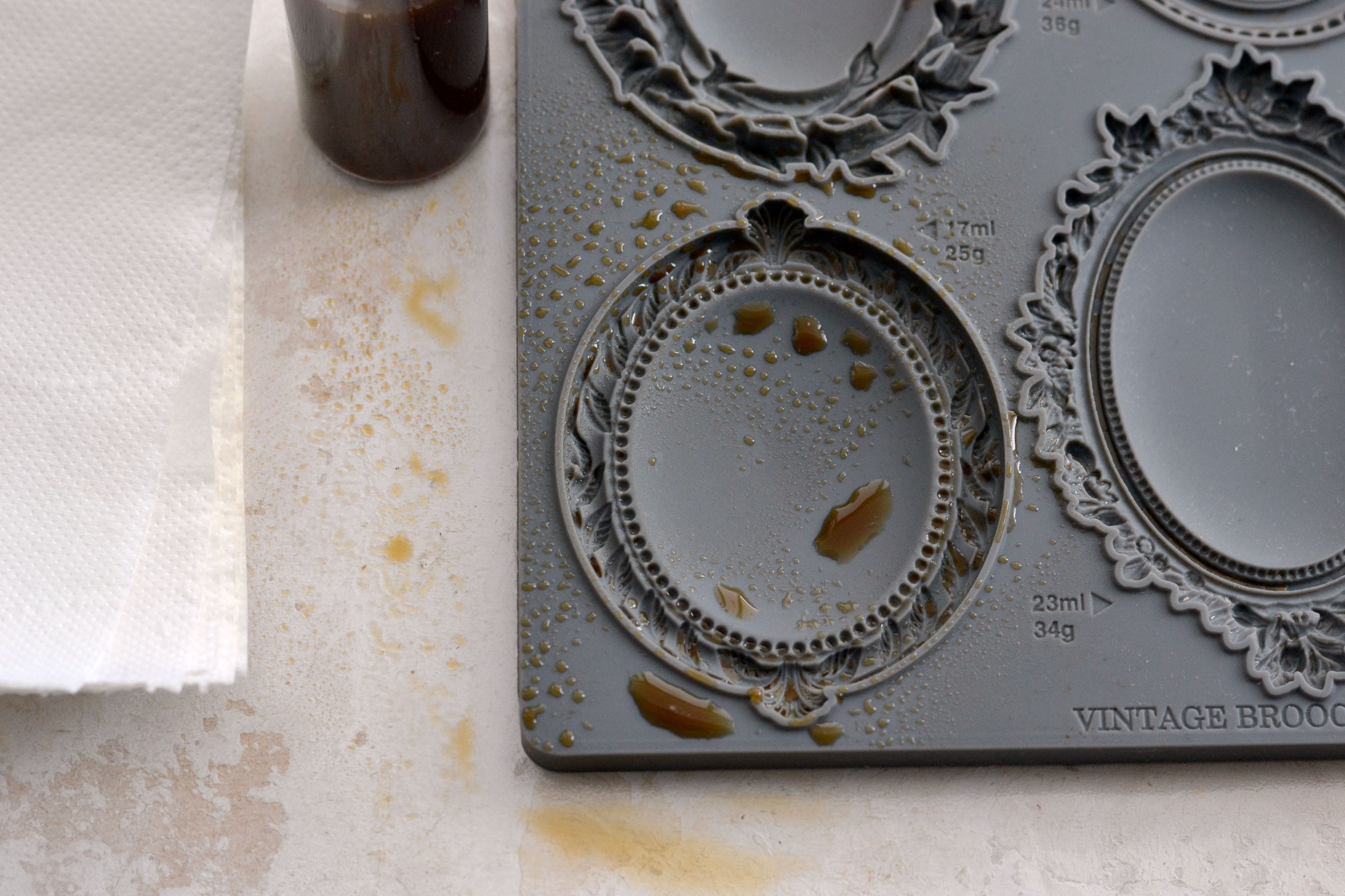 casting paper using a mould