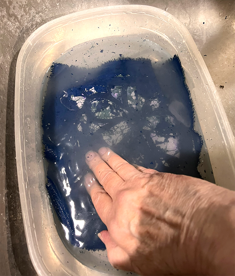 Removing glue stick in water