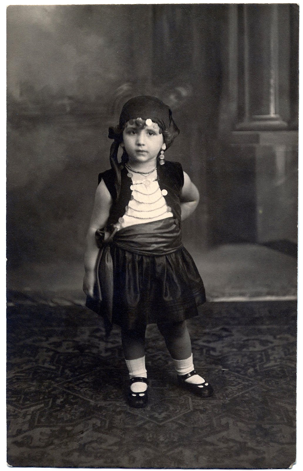 Old Photo - Adorable Little Gypsy Girl - The Graphics Fairy