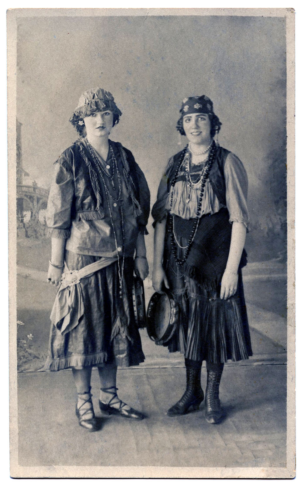 Old Fashioned Photo - 2 Ladies in Gypsy Costumes - The Graphics Fairy