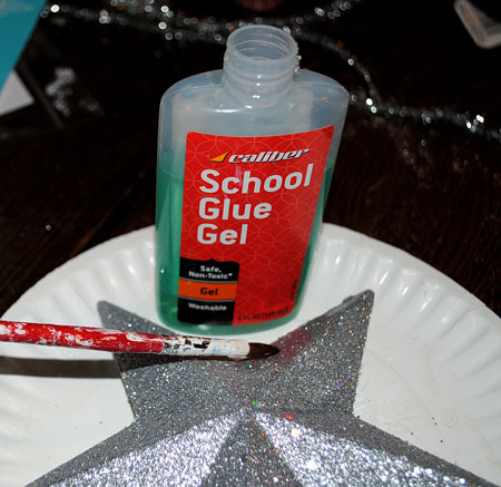 Painting star with glue gel